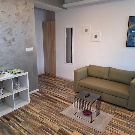 Apartments And Rooms Lorena 236 Ровинь Экстерьер фото