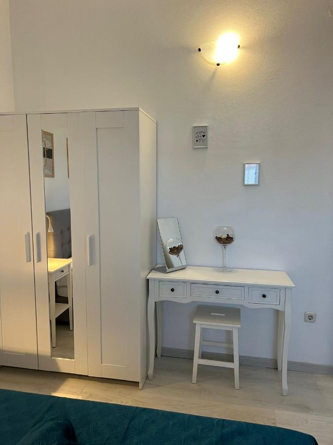 Apartments And Rooms Lorena 236 Ровинь Экстерьер фото