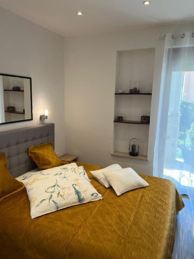 Apartments And Rooms Lorena 236 Ровинь Экстерьер фото