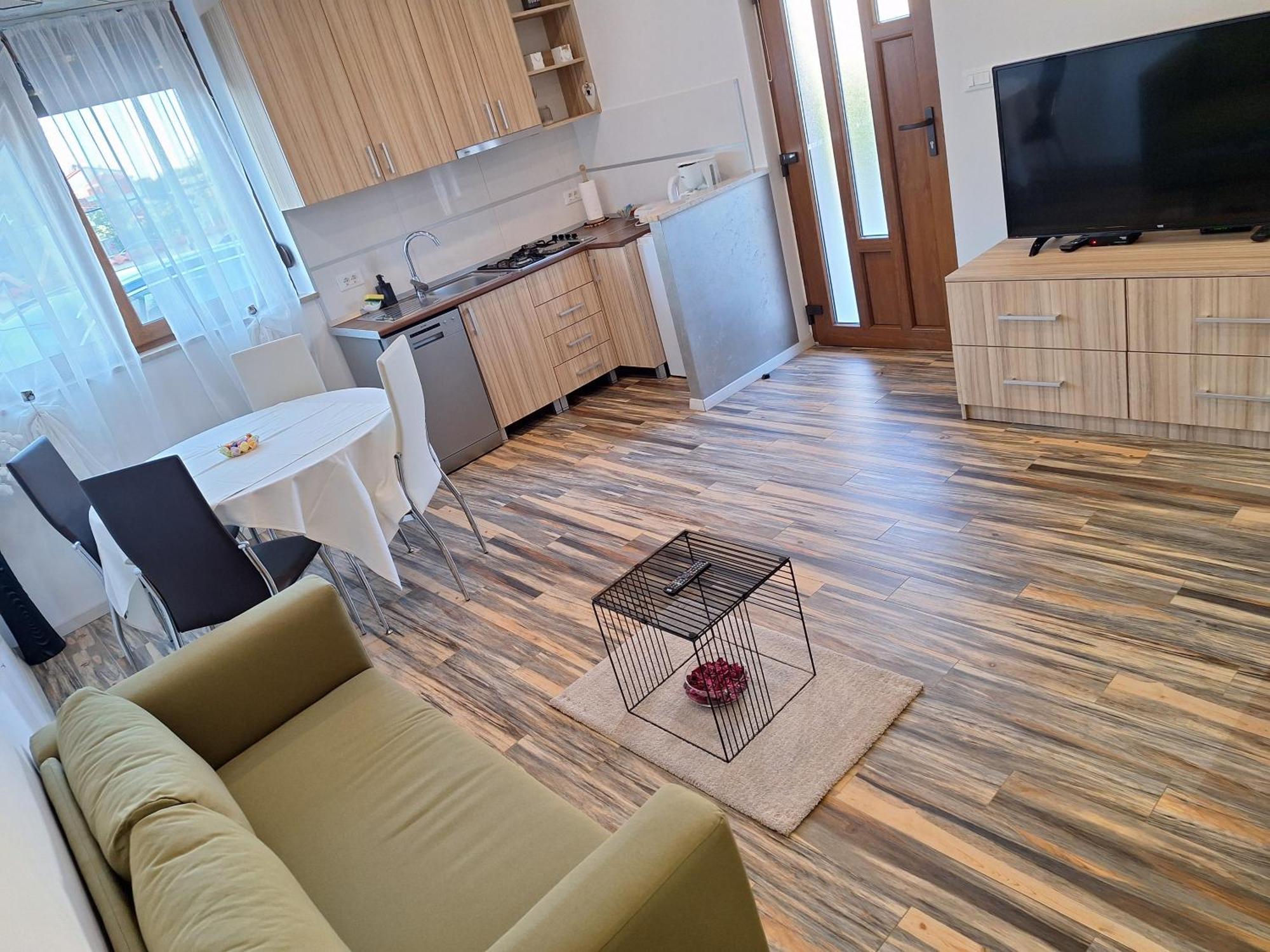 Apartments And Rooms Lorena 236 Ровинь Экстерьер фото