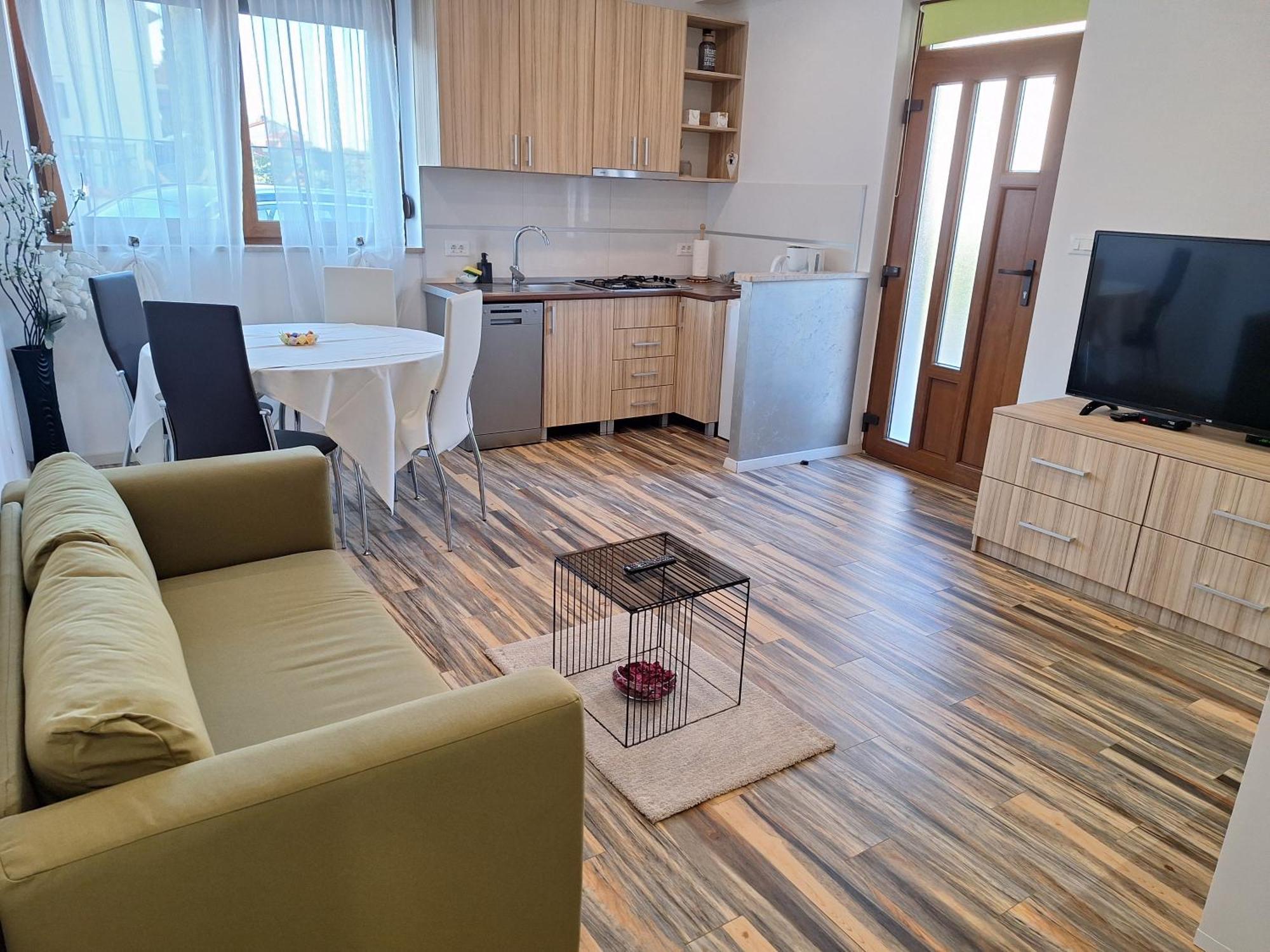 Apartments And Rooms Lorena 236 Ровинь Экстерьер фото